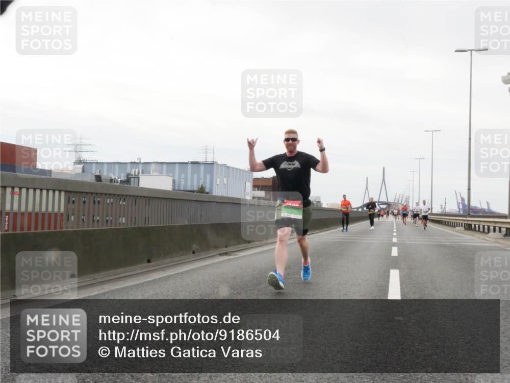 03.10.2025 - Köhlbrandbrückenlauf Matties Gatica Varas http://msf.ph/oto/9186504 03.10.2025 15:46:39 Position 3  meine-sportfotos.de