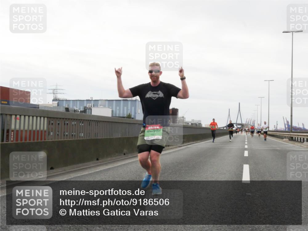 03.10.2025 - Köhlbrandbrückenlauf Matties Gatica Varas http://msf.ph/oto/9186506 03.10.2025 15:46:39 Position 3 7561 meine-sportfotos.de