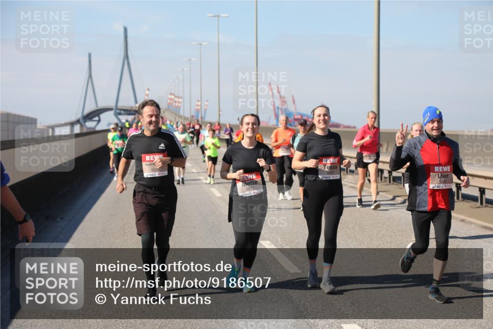 03.10.2025 - Köhlbrandbrückenlauf Yannick Fuchs http://msf.ph/oto/9186507 03.10.2025 12:05:43 Position 3 6334, 6335, 6336, 5985 meine-sportfotos.de