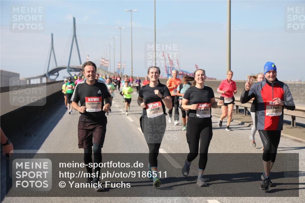 03.10.2025 - Köhlbrandbrückenlauf Yannick Fuchs http://msf.ph/oto/9186511 03.10.2025 12:05:43 Position 3 6334, 6335, 6336, 5985 meine-sportfotos.de