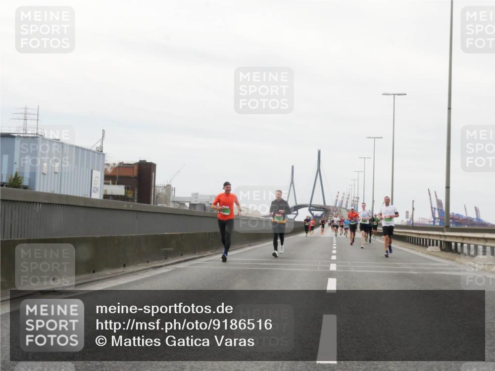 03.10.2025 - Köhlbrandbrückenlauf Matties Gatica Varas http://msf.ph/oto/9186516 03.10.2025 15:46:41 Position 3  meine-sportfotos.de