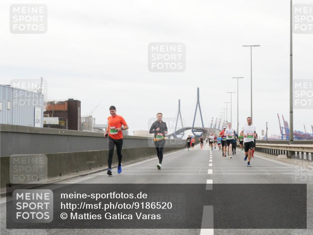 03.10.2025 - Köhlbrandbrückenlauf Matties Gatica Varas http://msf.ph/oto/9186520 03.10.2025 15:46:42 Position 3  meine-sportfotos.de