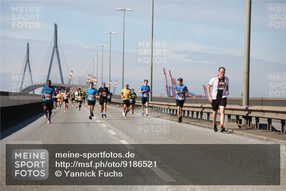 03.10.2025 - Köhlbrandbrückenlauf Yannick Fuchs http://msf.ph/oto/9186521 03.10.2025 11:44:51 Position 3  meine-sportfotos.de
