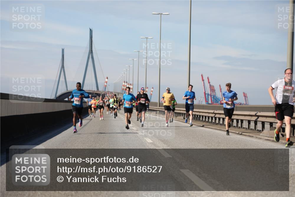 03.10.2025 - Köhlbrandbrückenlauf Yannick Fuchs http://msf.ph/oto/9186527 03.10.2025 11:44:52 Position 3  meine-sportfotos.de
