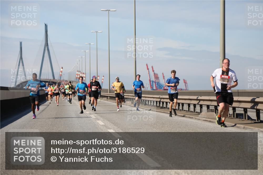 03.10.2025 - Köhlbrandbrückenlauf Yannick Fuchs http://msf.ph/oto/9186529 03.10.2025 11:44:52 Position 3  meine-sportfotos.de