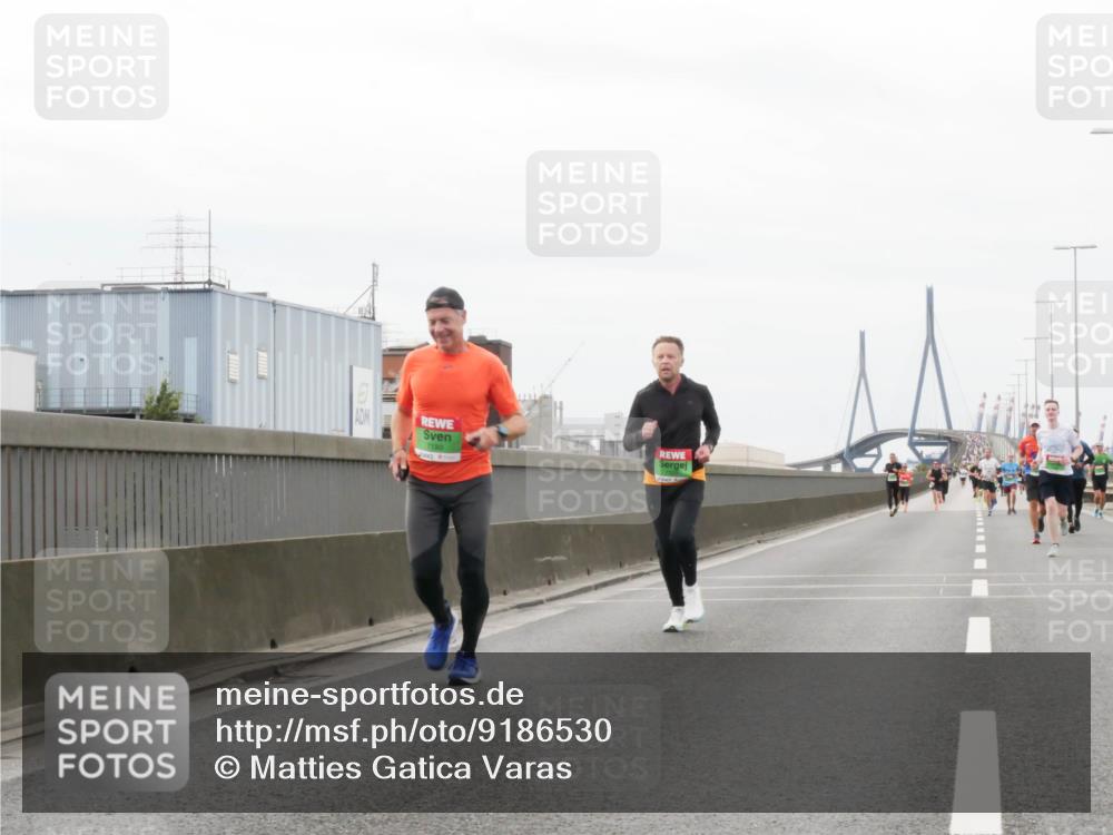 03.10.2025 - Köhlbrandbrückenlauf Matties Gatica Varas http://msf.ph/oto/9186530 03.10.2025 15:46:44 Position 3  meine-sportfotos.de