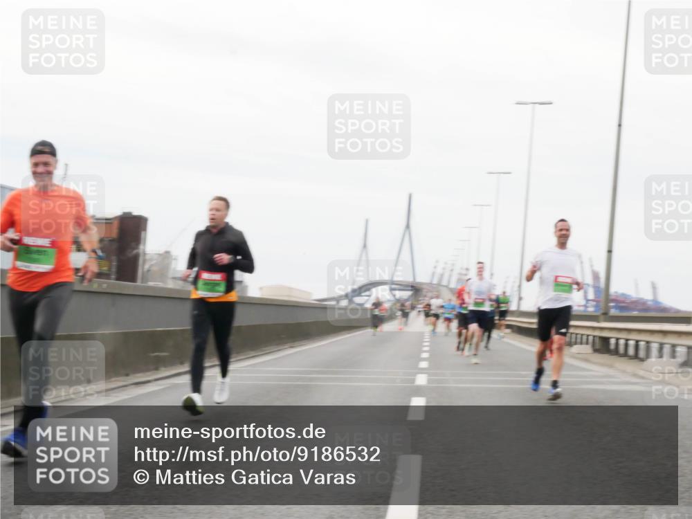 03.10.2025 - Köhlbrandbrückenlauf Matties Gatica Varas http://msf.ph/oto/9186532 03.10.2025 15:46:44 Position 3  meine-sportfotos.de