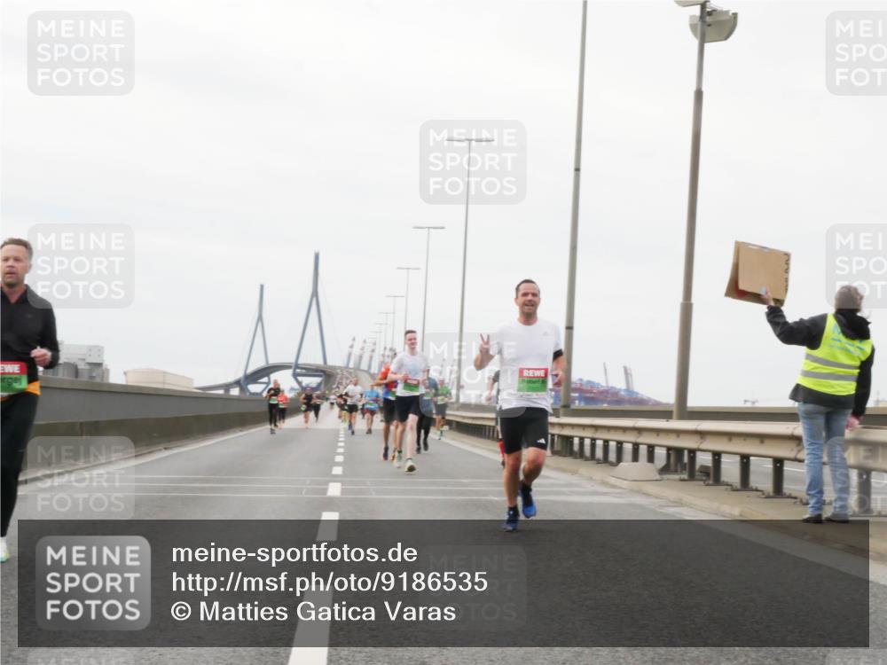 03.10.2025 - Köhlbrandbrückenlauf Matties Gatica Varas http://msf.ph/oto/9186535 03.10.2025 15:46:45 Position 3  meine-sportfotos.de