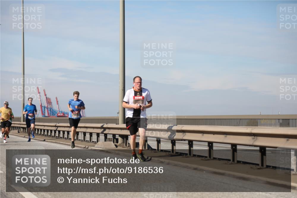 03.10.2025 - Köhlbrandbrückenlauf Yannick Fuchs http://msf.ph/oto/9186536 03.10.2025 11:44:53 Position 3  meine-sportfotos.de