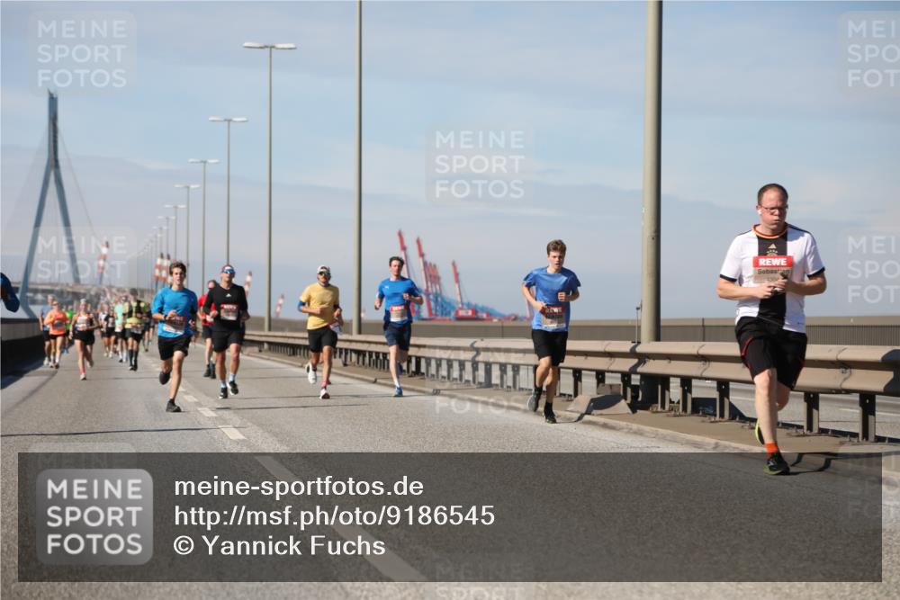 03.10.2025 - Köhlbrandbrückenlauf Yannick Fuchs http://msf.ph/oto/9186545 03.10.2025 11:44:53 Position 3  meine-sportfotos.de