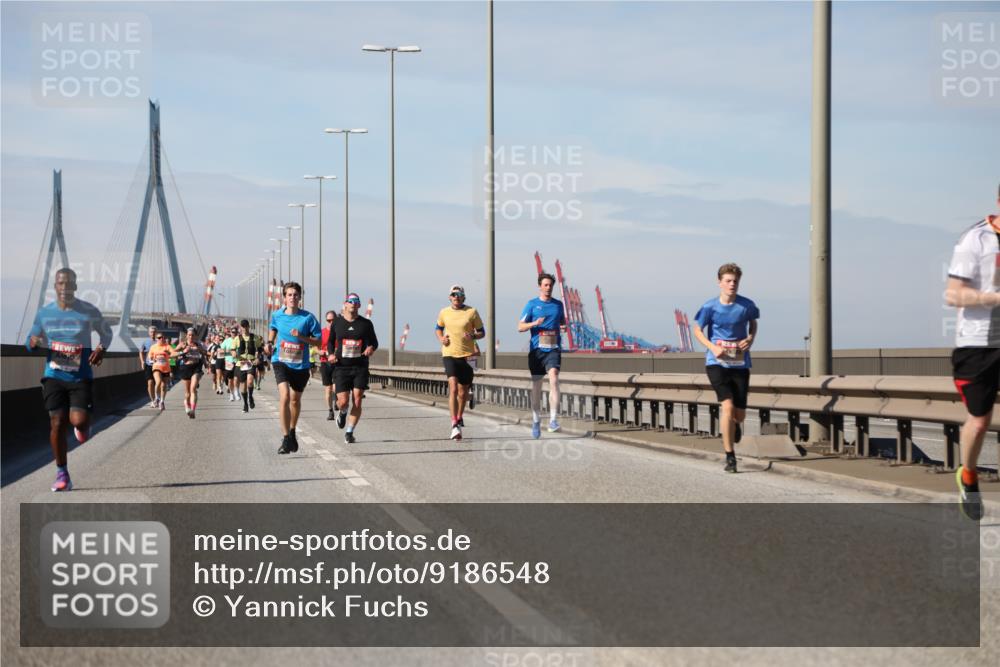 03.10.2025 - Köhlbrandbrückenlauf Yannick Fuchs http://msf.ph/oto/9186548 03.10.2025 11:44:54 Position 3  meine-sportfotos.de