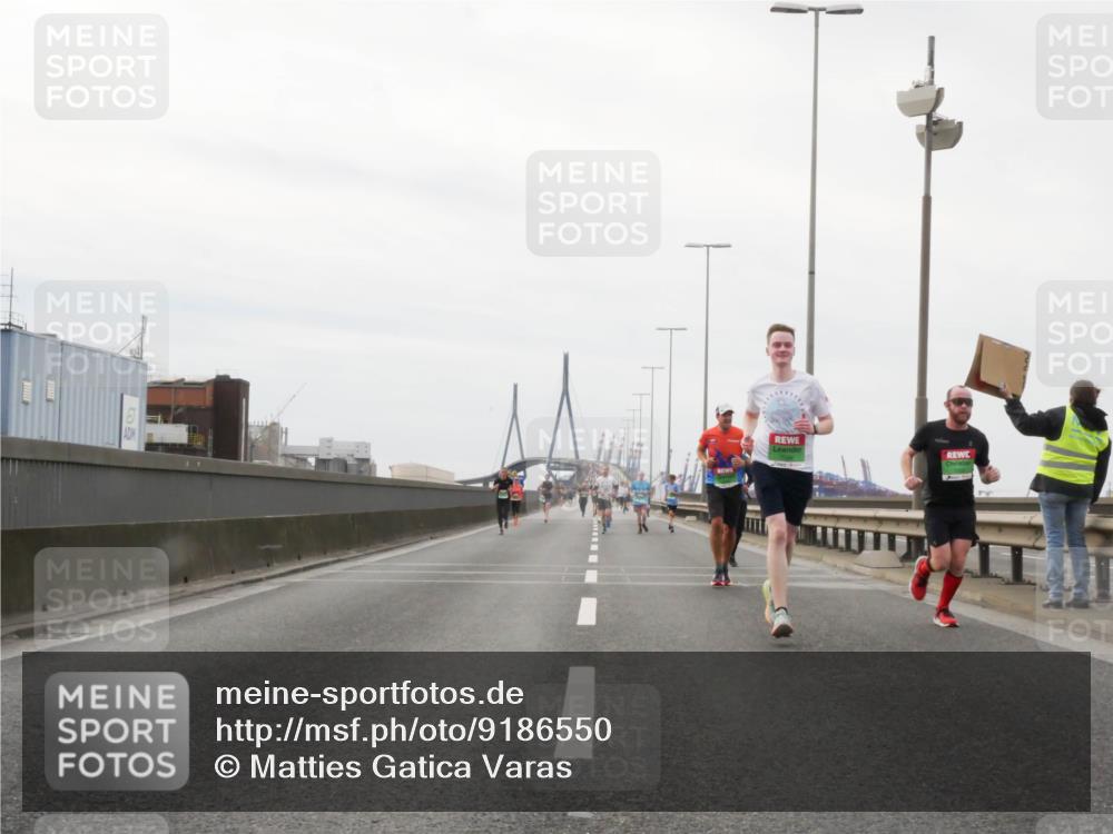 03.10.2025 - Köhlbrandbrückenlauf Matties Gatica Varas http://msf.ph/oto/9186550 03.10.2025 15:46:49 Position 3  meine-sportfotos.de
