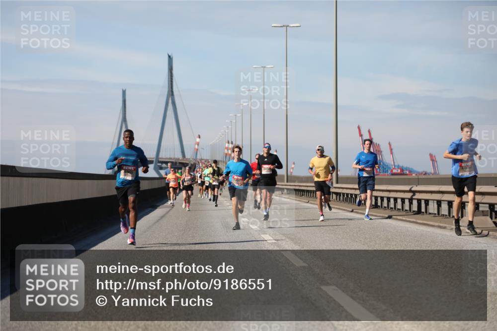 03.10.2025 - Köhlbrandbrückenlauf Yannick Fuchs http://msf.ph/oto/9186551 03.10.2025 11:44:54 Position 3 11 meine-sportfotos.de
