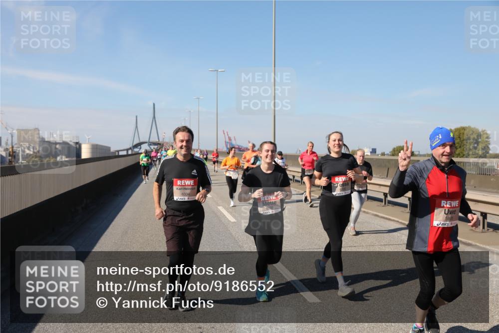 03.10.2025 - Köhlbrandbrückenlauf Yannick Fuchs http://msf.ph/oto/9186552 03.10.2025 12:05:45 Position 3 6334, 6335, 5985 meine-sportfotos.de