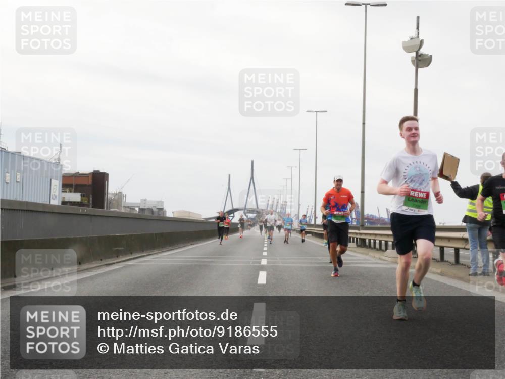 03.10.2025 - Köhlbrandbrückenlauf Matties Gatica Varas http://msf.ph/oto/9186555 03.10.2025 15:46:50 Position 3 7398 meine-sportfotos.de