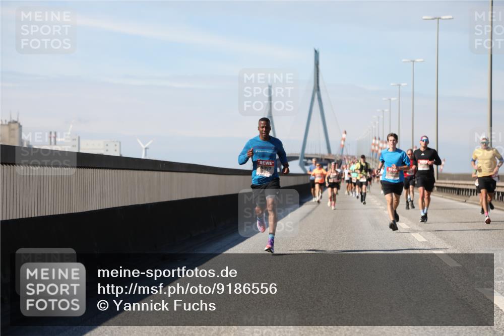 03.10.2025 - Köhlbrandbrückenlauf Yannick Fuchs http://msf.ph/oto/9186556 03.10.2025 11:44:54 Position 3  meine-sportfotos.de