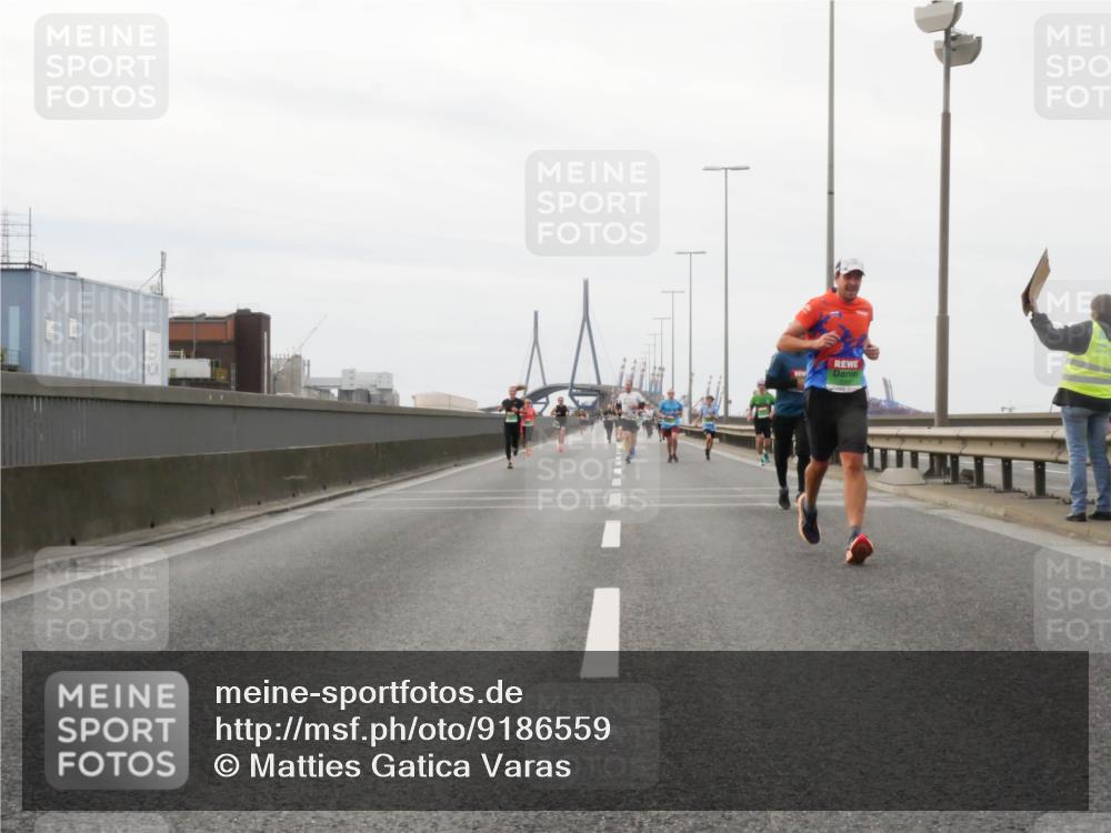 03.10.2025 - Köhlbrandbrückenlauf Matties Gatica Varas http://msf.ph/oto/9186559 03.10.2025 15:46:51 Position 3  meine-sportfotos.de