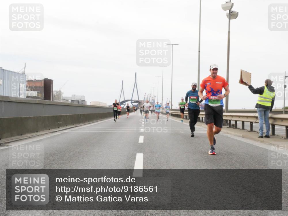 03.10.2025 - Köhlbrandbrückenlauf Matties Gatica Varas http://msf.ph/oto/9186561 03.10.2025 15:46:51 Position 3  meine-sportfotos.de