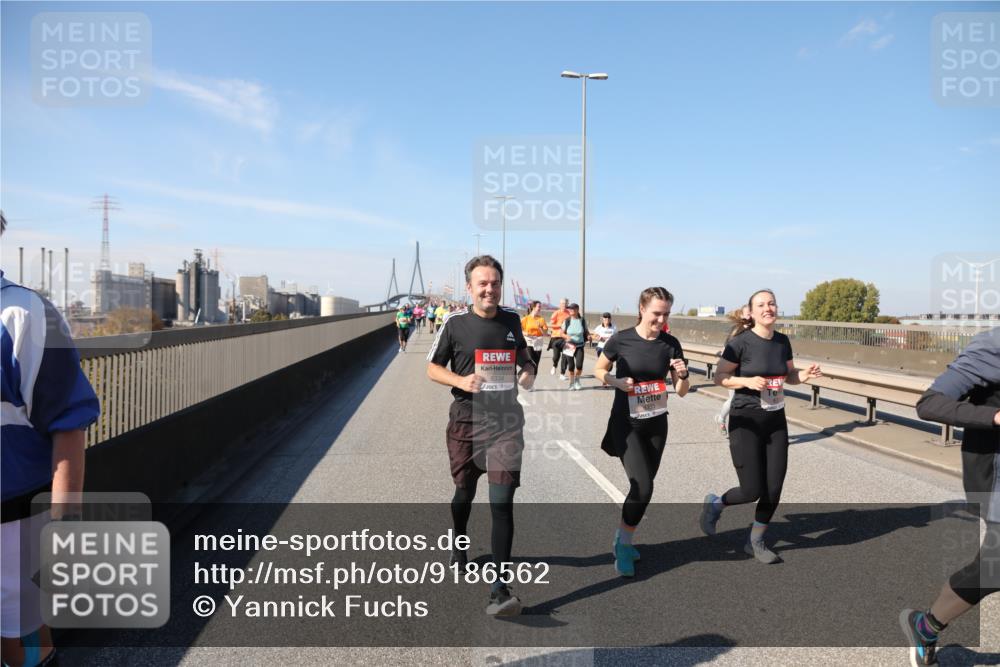 03.10.2025 - Köhlbrandbrückenlauf Yannick Fuchs http://msf.ph/oto/9186562 03.10.2025 12:05:45 Position 3 6334, 6335 meine-sportfotos.de