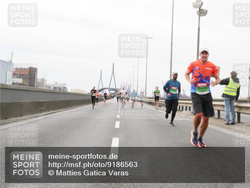 03.10.2025 - Köhlbrandbrückenlauf Matties Gatica Varas http://msf.ph/oto/9186563 03.10.2025 15:46:52 Position 3 7265 meine-sportfotos.de