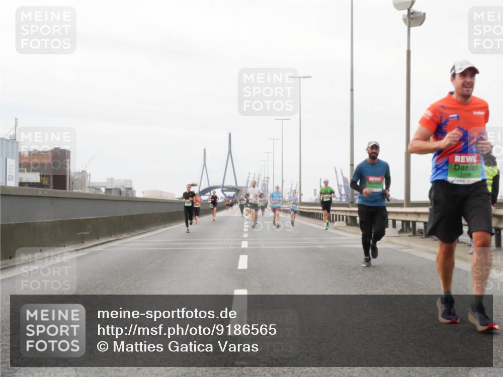 03.10.2025 - Köhlbrandbrückenlauf Matties Gatica Varas http://msf.ph/oto/9186565 03.10.2025 15:46:52 Position 3 114, 7266 meine-sportfotos.de