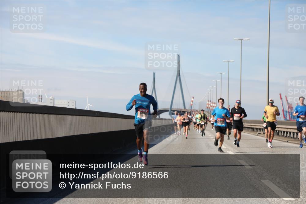 03.10.2025 - Köhlbrandbrückenlauf Yannick Fuchs http://msf.ph/oto/9186566 03.10.2025 11:44:55 Position 3  meine-sportfotos.de