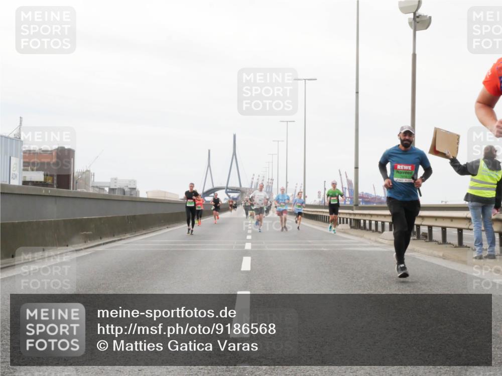 03.10.2025 - Köhlbrandbrückenlauf Matties Gatica Varas http://msf.ph/oto/9186568 03.10.2025 15:46:53 Position 3  meine-sportfotos.de