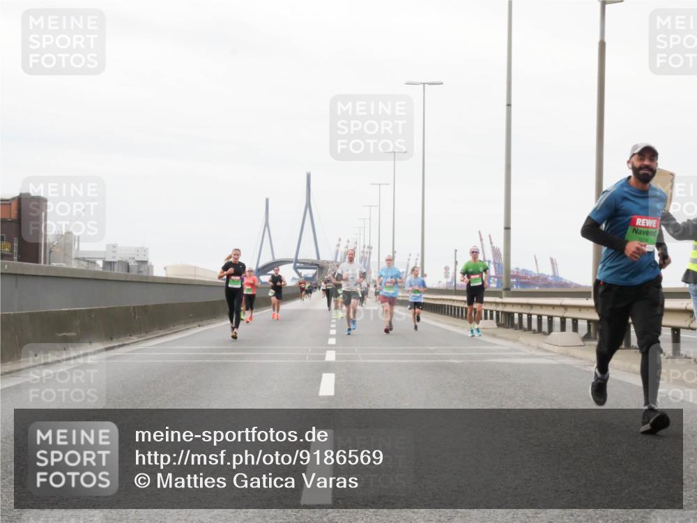 03.10.2025 - Köhlbrandbrückenlauf Matties Gatica Varas http://msf.ph/oto/9186569 03.10.2025 15:46:53 Position 3 7016 meine-sportfotos.de