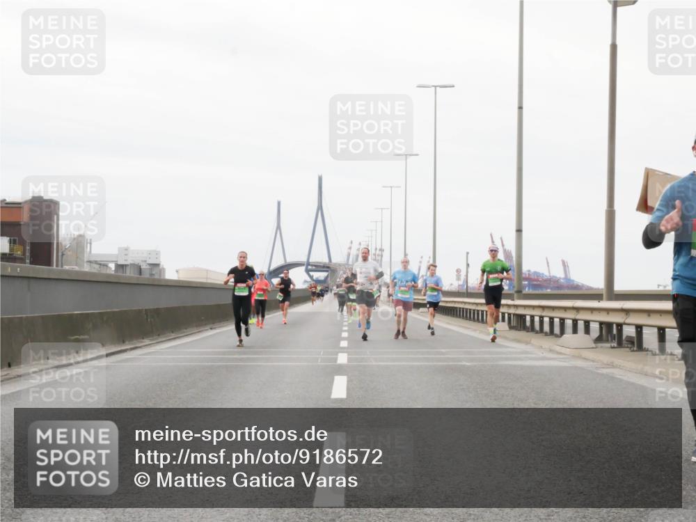 03.10.2025 - Köhlbrandbrückenlauf Matties Gatica Varas http://msf.ph/oto/9186572 03.10.2025 15:46:54 Position 3  meine-sportfotos.de