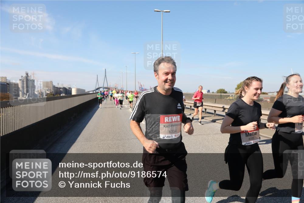 03.10.2025 - Köhlbrandbrückenlauf Yannick Fuchs http://msf.ph/oto/9186574 03.10.2025 12:05:46 Position 3 6334, 6335 meine-sportfotos.de