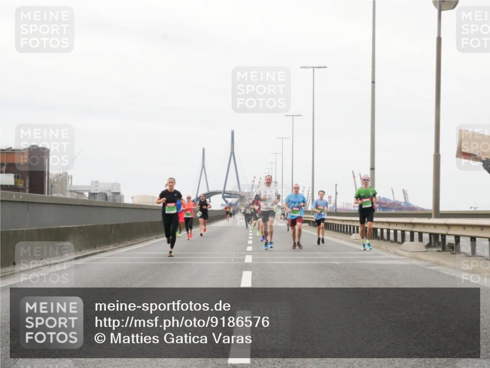 03.10.2025 - Köhlbrandbrückenlauf Matties Gatica Varas http://msf.ph/oto/9186576 03.10.2025 15:46:55 Position 3  meine-sportfotos.de