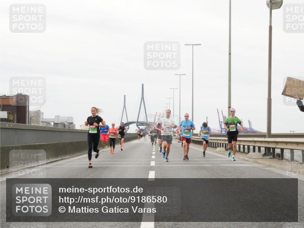 03.10.2025 - Köhlbrandbrückenlauf Matties Gatica Varas http://msf.ph/oto/9186580 03.10.2025 15:46:56 Position 3  meine-sportfotos.de