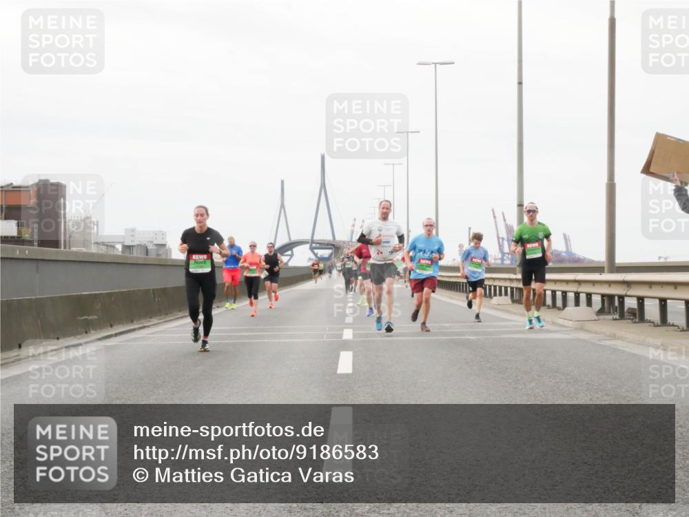 03.10.2025 - Köhlbrandbrückenlauf Matties Gatica Varas http://msf.ph/oto/9186583 03.10.2025 15:46:56 Position 3  meine-sportfotos.de