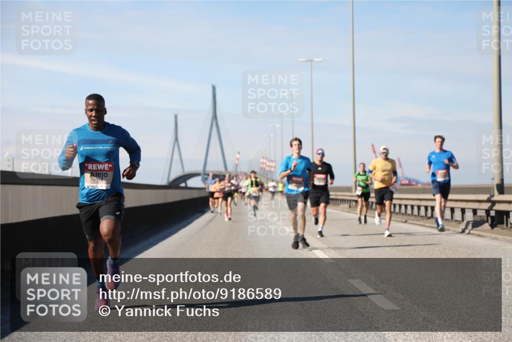 03.10.2025 - Köhlbrandbrückenlauf Yannick Fuchs http://msf.ph/oto/9186589 03.10.2025 11:44:56 Position 3 5718 meine-sportfotos.de