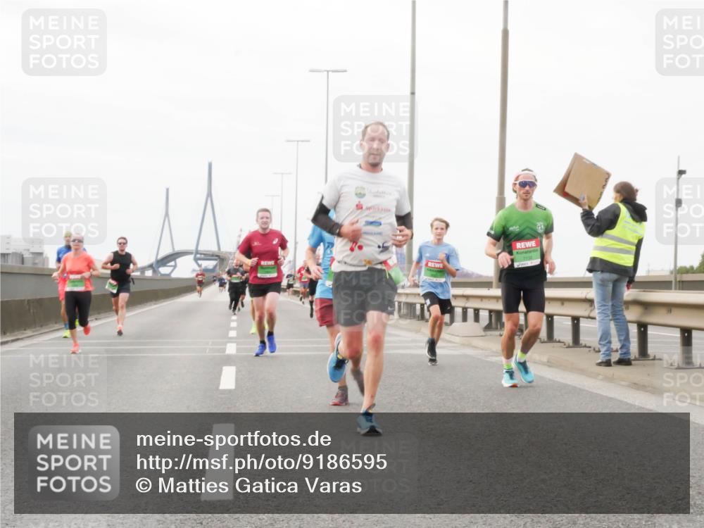 03.10.2025 - Köhlbrandbrückenlauf Matties Gatica Varas http://msf.ph/oto/9186595 03.10.2025 15:46:59 Position 3  meine-sportfotos.de