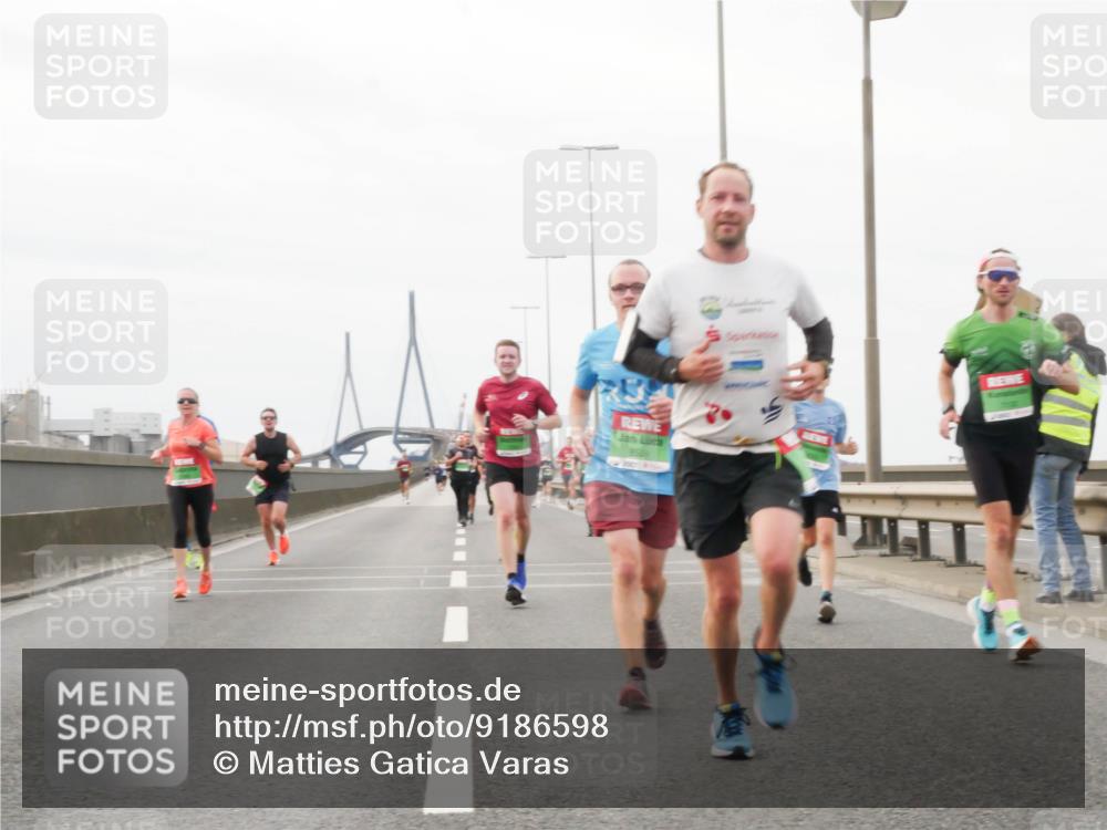 03.10.2025 - Köhlbrandbrückenlauf Matties Gatica Varas http://msf.ph/oto/9186598 03.10.2025 15:47:00 Position 3  meine-sportfotos.de