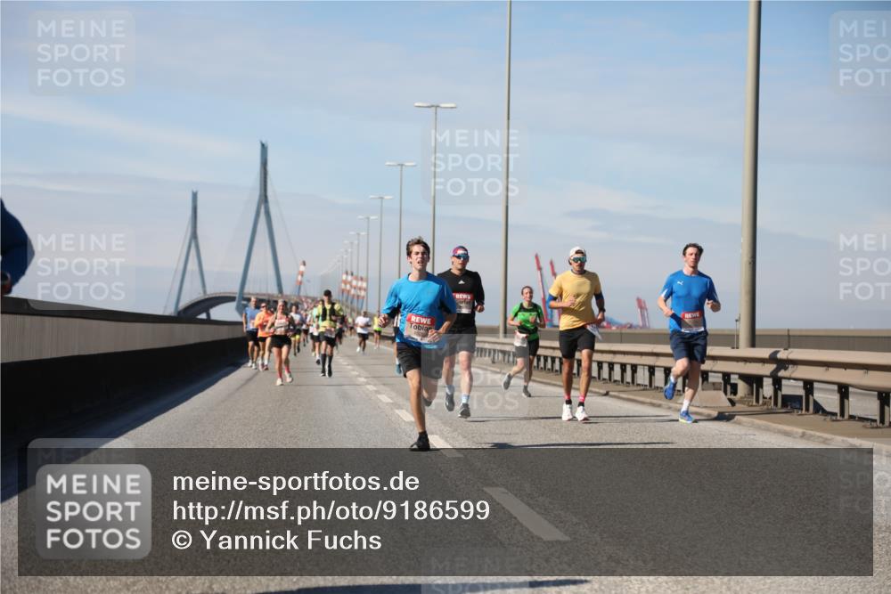 03.10.2025 - Köhlbrandbrückenlauf Yannick Fuchs http://msf.ph/oto/9186599 03.10.2025 11:44:57 Position 3  meine-sportfotos.de