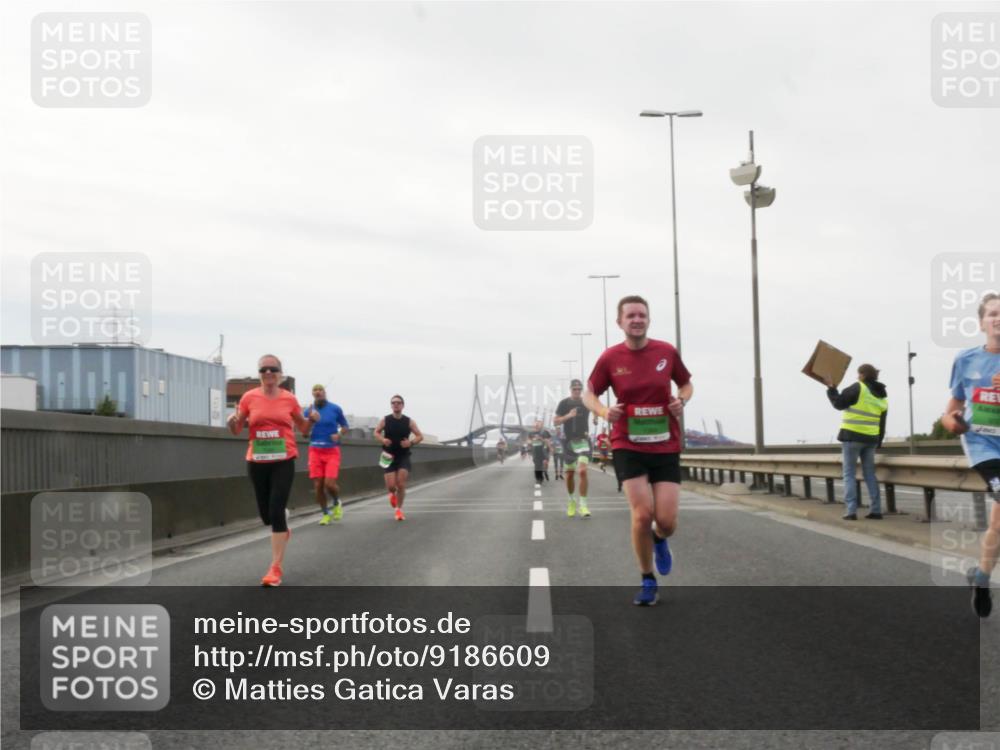 03.10.2025 - Köhlbrandbrückenlauf Matties Gatica Varas http://msf.ph/oto/9186609 03.10.2025 15:47:02 Position 3  meine-sportfotos.de