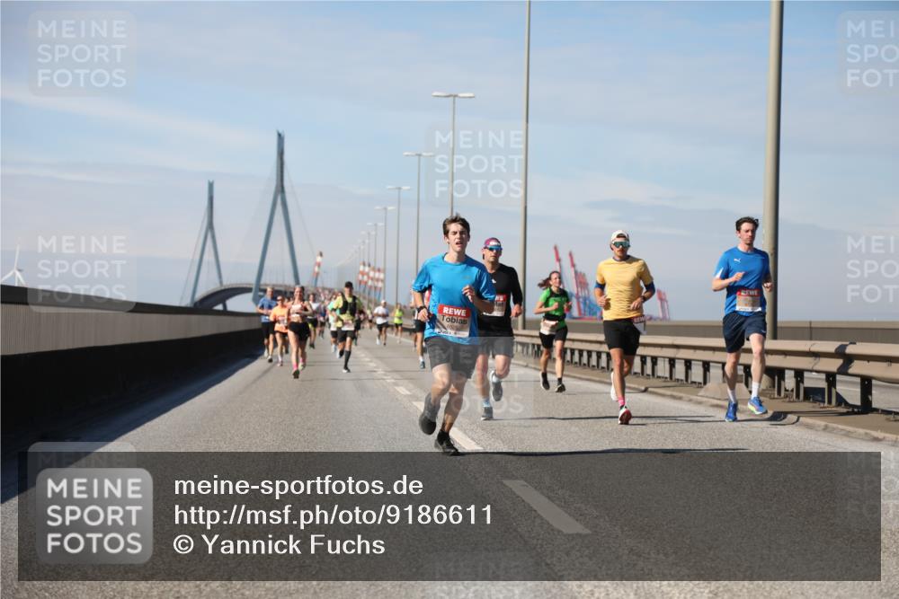 03.10.2025 - Köhlbrandbrückenlauf Yannick Fuchs http://msf.ph/oto/9186611 03.10.2025 11:44:57 Position 3  meine-sportfotos.de
