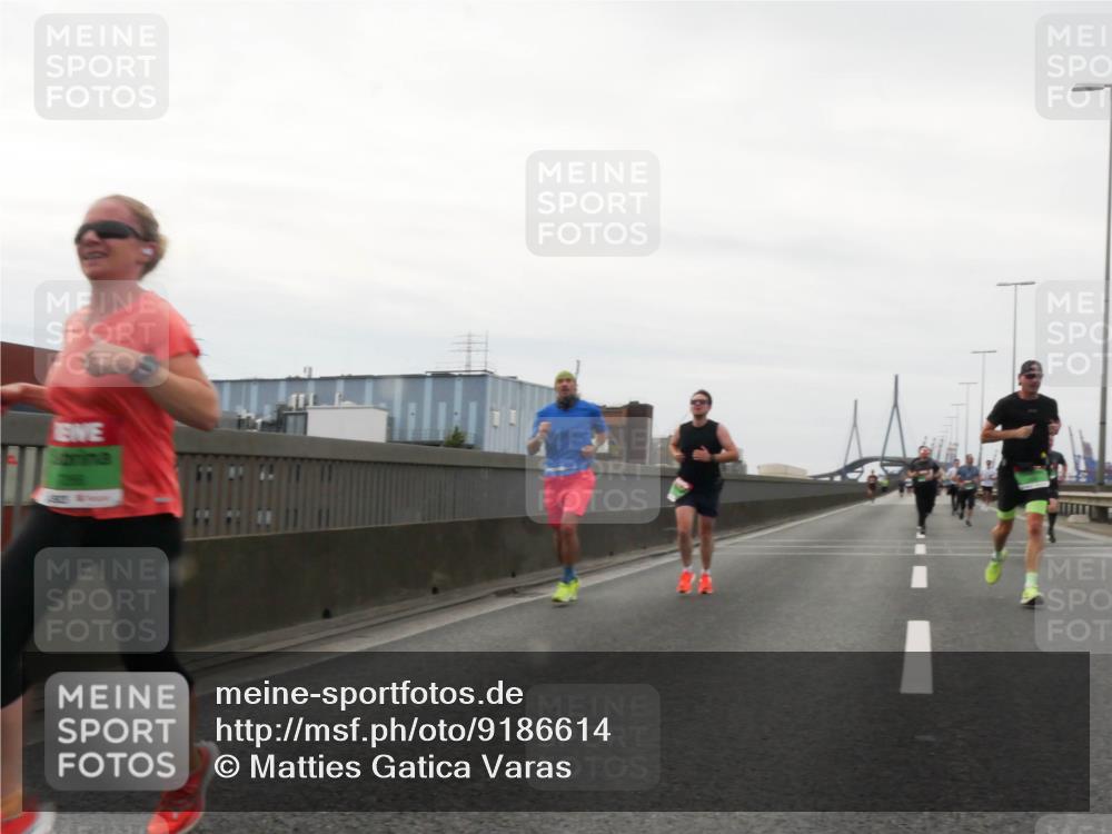 03.10.2025 - Köhlbrandbrückenlauf Matties Gatica Varas http://msf.ph/oto/9186614 03.10.2025 15:47:03 Position 3  meine-sportfotos.de