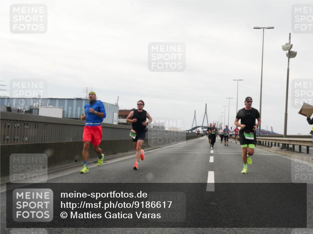 03.10.2025 - Köhlbrandbrückenlauf Matties Gatica Varas http://msf.ph/oto/9186617 03.10.2025 15:47:04 Position 3  meine-sportfotos.de