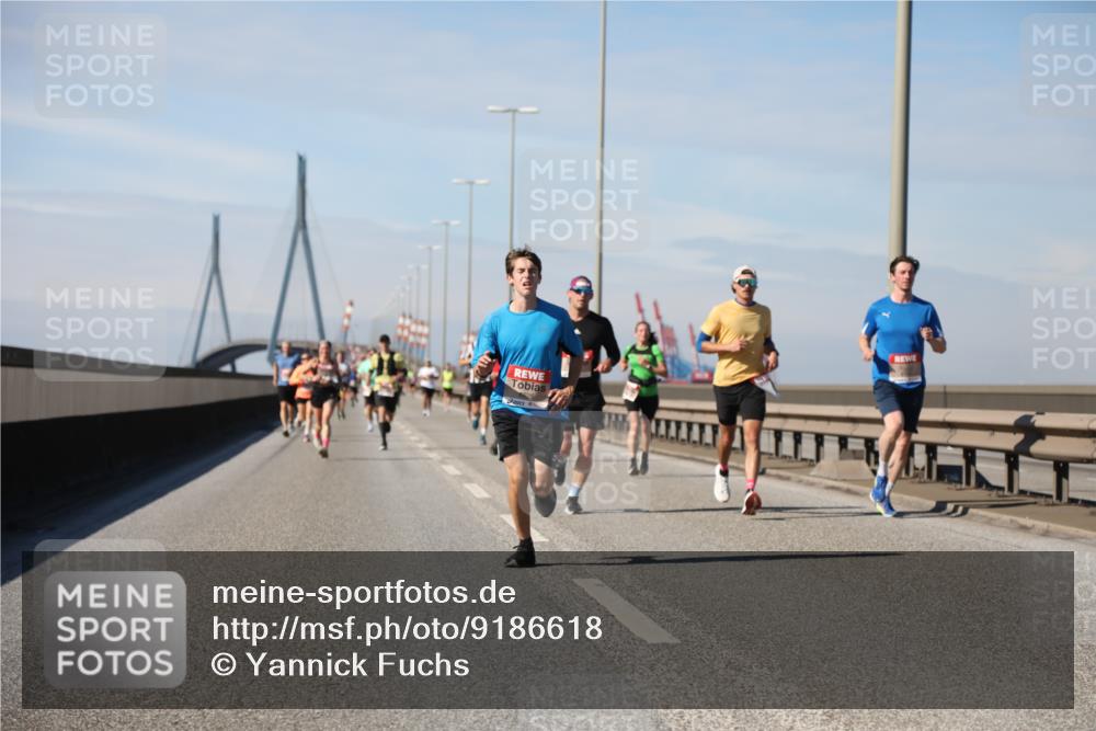 03.10.2025 - Köhlbrandbrückenlauf Yannick Fuchs http://msf.ph/oto/9186618 03.10.2025 11:44:58 Position 3  meine-sportfotos.de