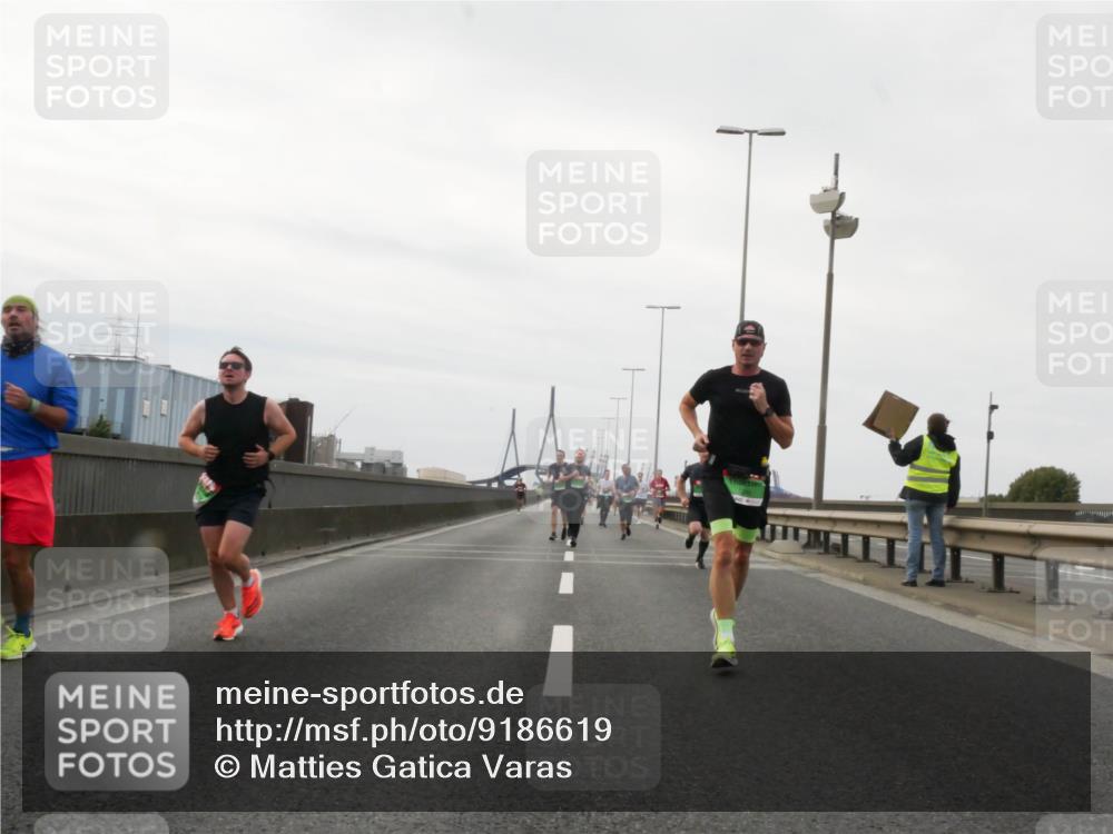 03.10.2025 - Köhlbrandbrückenlauf Matties Gatica Varas http://msf.ph/oto/9186619 03.10.2025 15:47:04 Position 3  meine-sportfotos.de