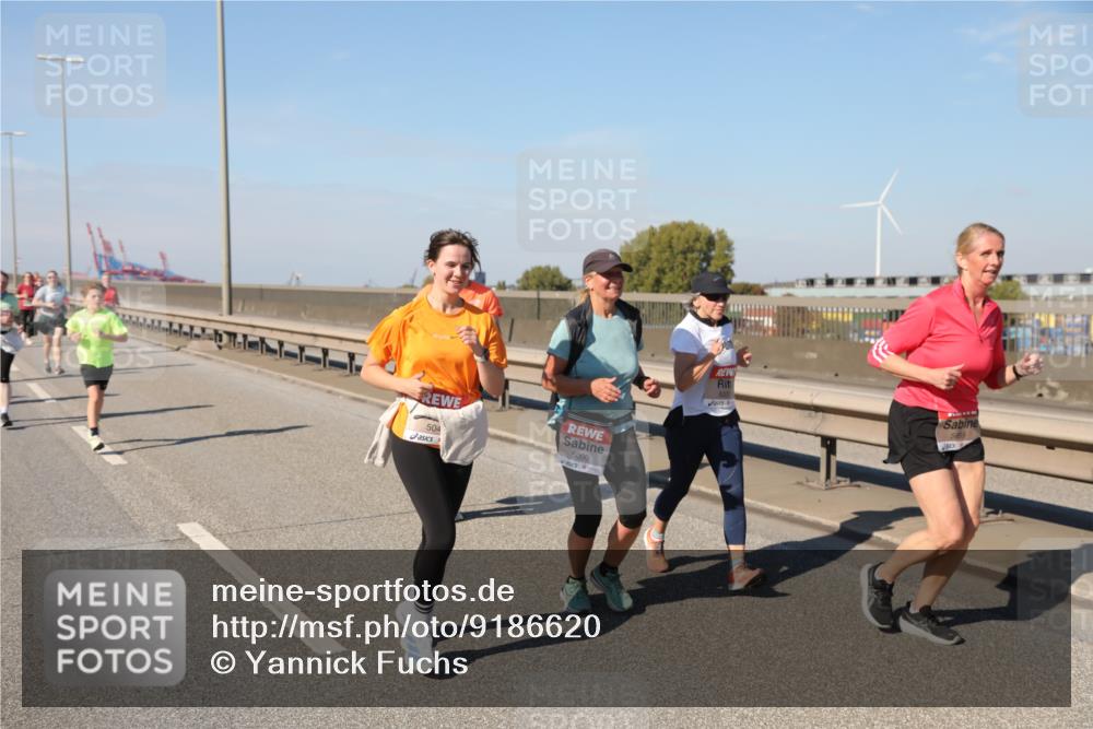 03.10.2025 - Köhlbrandbrückenlauf Yannick Fuchs http://msf.ph/oto/9186620 03.10.2025 12:05:48 Position 3 504, 5000, 5337 meine-sportfotos.de