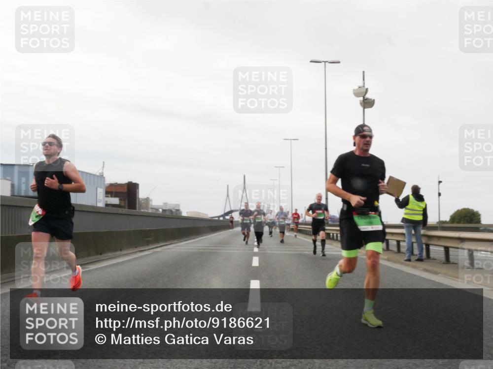 03.10.2025 - Köhlbrandbrückenlauf Matties Gatica Varas http://msf.ph/oto/9186621 03.10.2025 15:47:05 Position 3  meine-sportfotos.de