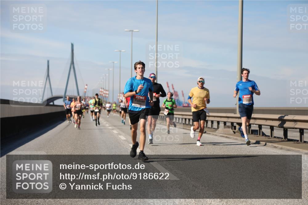 03.10.2025 - Köhlbrandbrückenlauf Yannick Fuchs http://msf.ph/oto/9186622 03.10.2025 11:44:58 Position 3  meine-sportfotos.de
