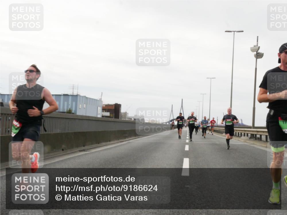 03.10.2025 - Köhlbrandbrückenlauf Matties Gatica Varas http://msf.ph/oto/9186624 03.10.2025 15:47:05 Position 3  meine-sportfotos.de