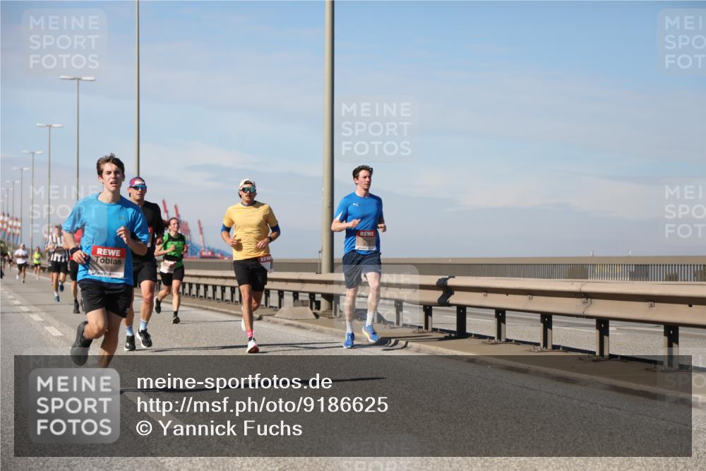 03.10.2025 - Köhlbrandbrückenlauf Yannick Fuchs http://msf.ph/oto/9186625 03.10.2025 11:44:58 Position 3  meine-sportfotos.de