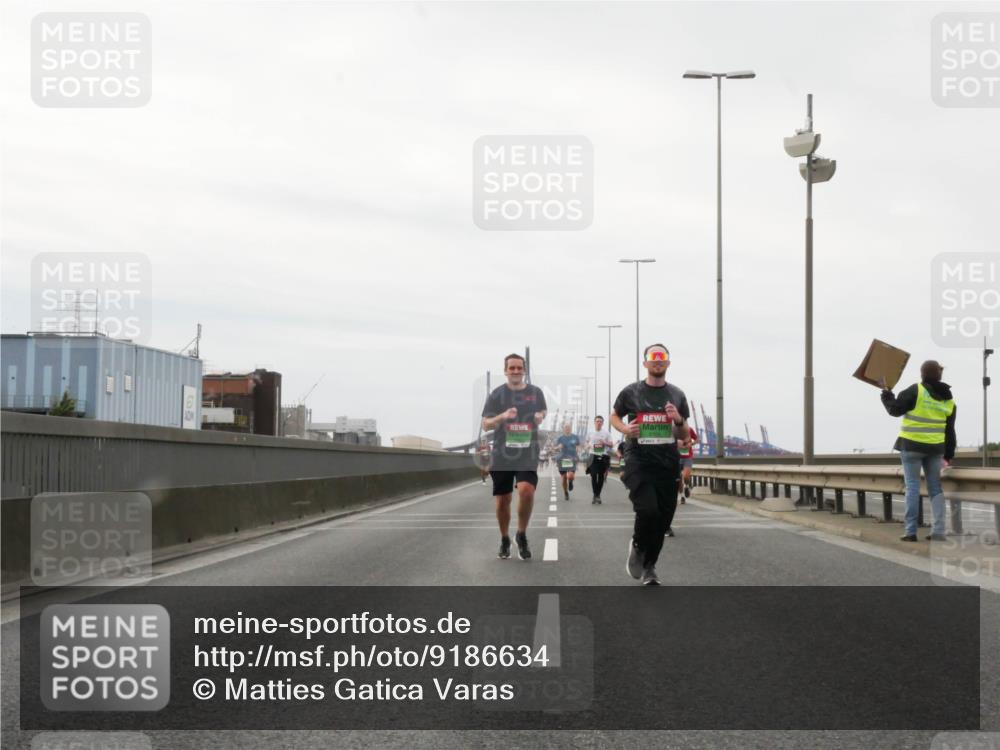 03.10.2025 - Köhlbrandbrückenlauf Matties Gatica Varas http://msf.ph/oto/9186634 03.10.2025 15:47:08 Position 3  meine-sportfotos.de