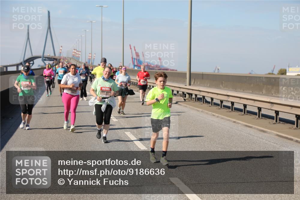 03.10.2025 - Köhlbrandbrückenlauf Yannick Fuchs http://msf.ph/oto/9186636 03.10.2025 12:05:49 Position 3  meine-sportfotos.de